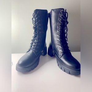 DOLLS KILL BLACK ZIPPERED COMBAT BOOT - SIZE 10